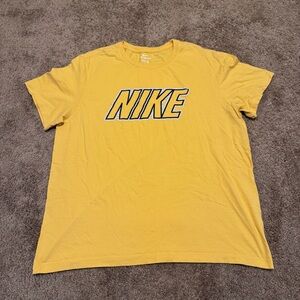 Nike Shirt Mens XL Yellow Short Sleeve Graphic Print Spellout Logo